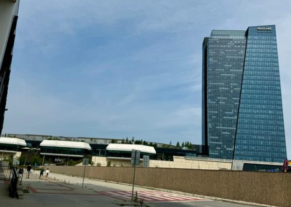 Predaj 2 izbový byt, lukratívny projekt Apollo Residence, garážové státie