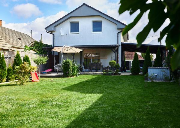 Predaj 4 izbový rodinný dom, 5,5á pozemok, Šoporňa