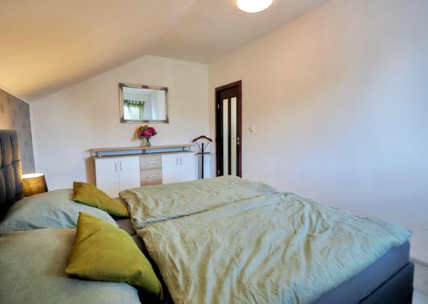 Predaj 4 izbový rodinný dom, 5,5á pozemok, Šoporňa