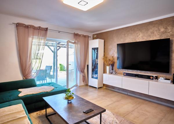 Predaj 4 izbový rodinný dom, 5,5á pozemok, Šoporňa