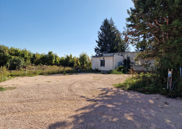 Prenájom pozemok 4500 m2, budova 390 m2, Nitra - Krškany.