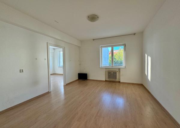 Predaj  2 izbový byt, 67m2, tehla, úplné centrum mesta