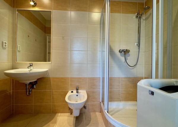 Predaj  2 izbový byt, 67m2, tehla, úplné centrum mesta