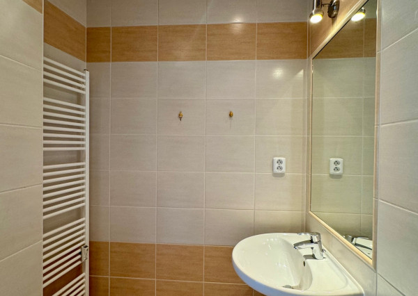 Predaj  2 izbový byt, 67m2, tehla, úplné centrum mesta