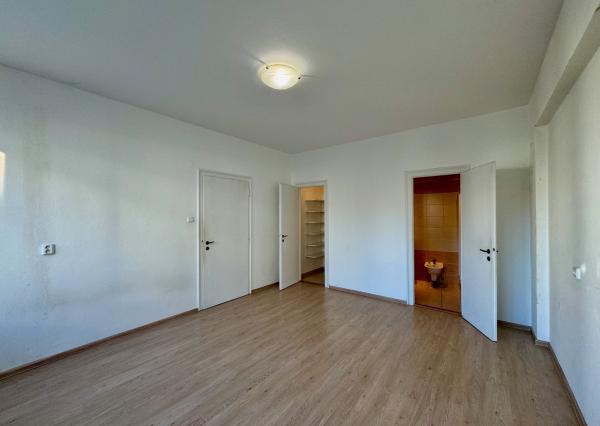 Predaj  2 izbový byt, 67m2, tehla, úplné centrum mesta