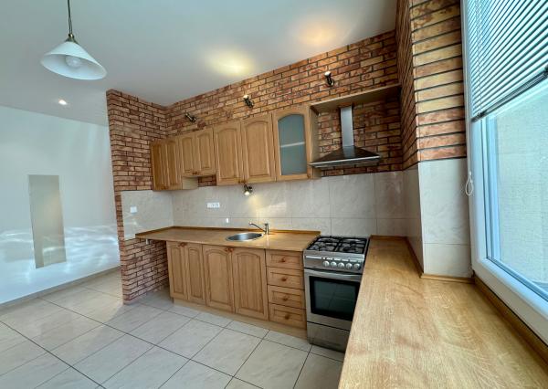 Predaj  2 izbový byt, 67m2, tehla, úplné centrum mesta