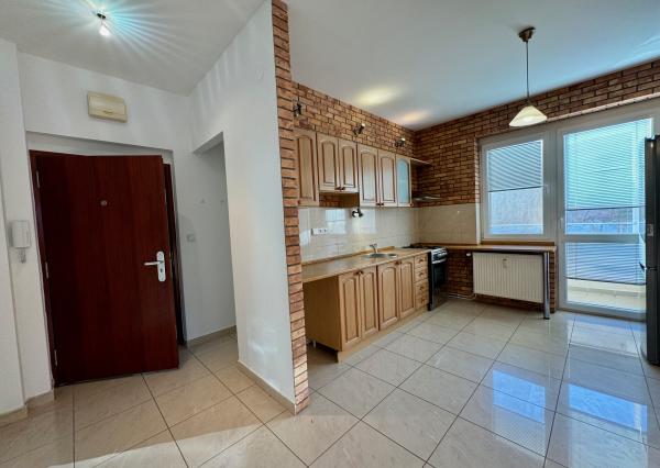 Predaj  2 izbový byt, 67m2, tehla, úplné centrum mesta
