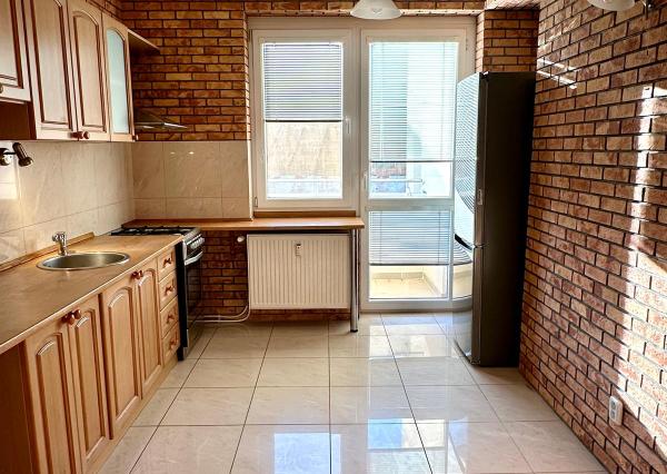 Predaj  2 izbový byt, 67m2, tehla, úplné centrum mesta