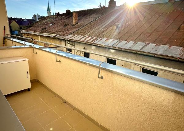 Predaj  2 izbový byt, 67m2, tehla, úplné centrum mesta