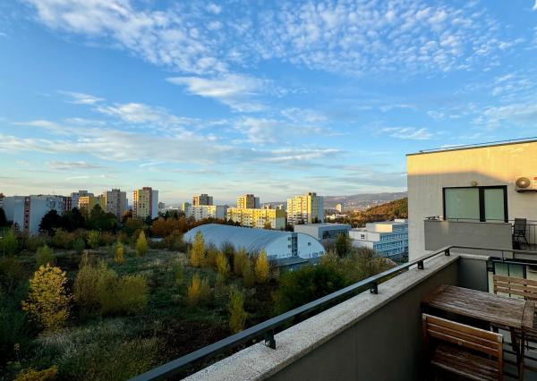 Prenájom krásny 2 izbový byt, novostavba, garážové státie, terasa 5m2