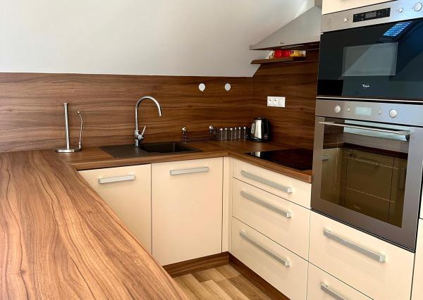 Predaj 3 izb. byt Bojnice, parkovacie miesto, REZERVOVANÉ.