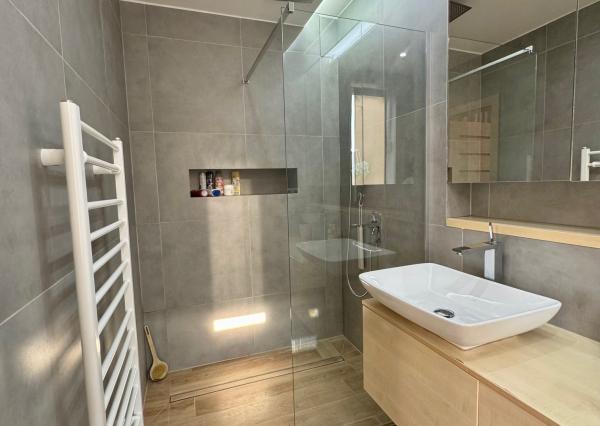 Prenájom krásny 2 izbový byt, novostavba, garážové státie, terasa 5m2