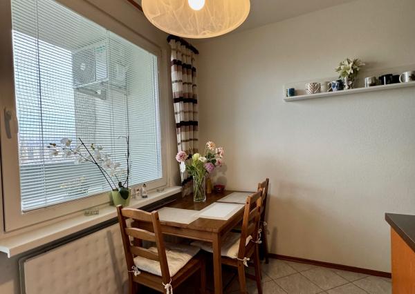 Predaj veľký 2 izbový byt, 2x balkón, Chrenová, zariadený