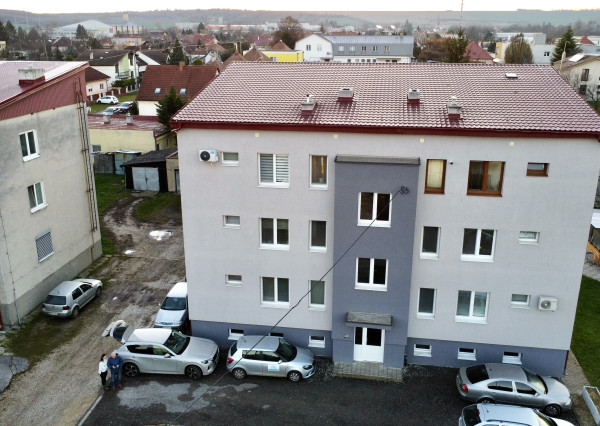 Predaj 3.izbový byt tehlová bytovka, garáž, altánok, bazén