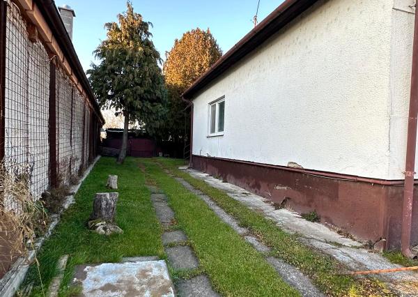 Predaj 3 izbový RD Komjatice, pozemok 13,7á EXKLUZÍVNE!