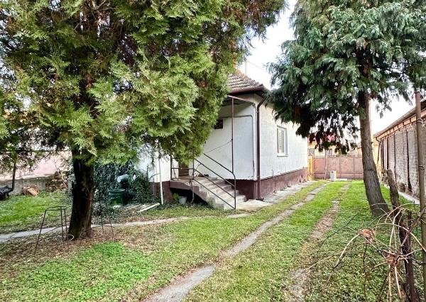 Predaj 3 izbový RD Komjatice, pozemok 13,7á EXKLUZÍVNE!