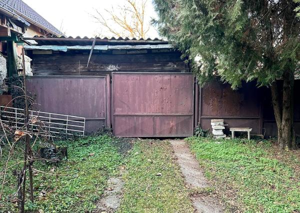 Predaj 3 izbový RD Komjatice, pozemok 13,7á EXKLUZÍVNE!