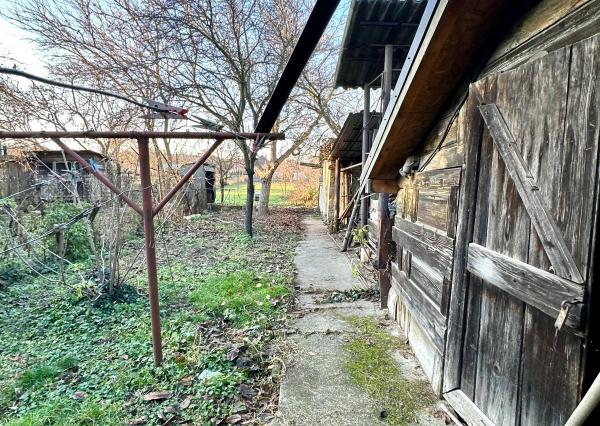 Predaj 3 izbový RD Komjatice, pozemok 13,7á EXKLUZÍVNE!