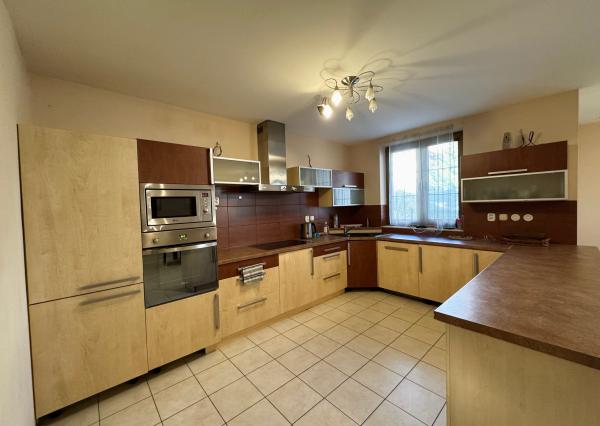 Prenájom 4 izbový RD, Zobor, dvojgaráž