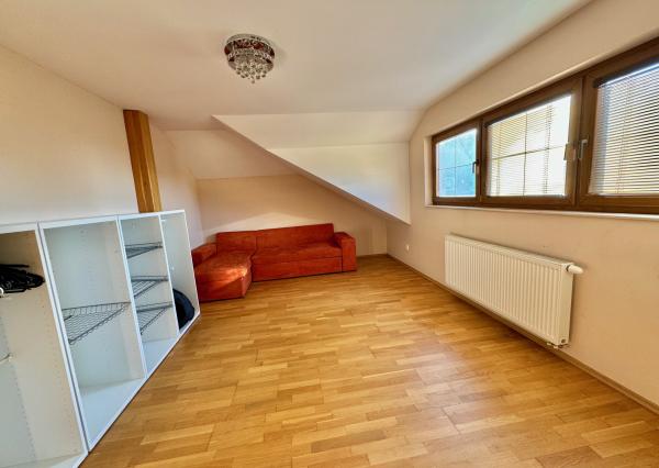 Prenájom 4 izbový RD, Zobor, dvojgaráž