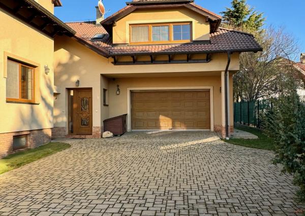 Prenájom 4 izbový RD, Zobor, dvojgaráž