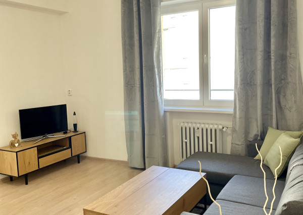 Prenájom veľký 2.izbový byt, tehla, 2x balkón, výhľad na hrad Nitra
