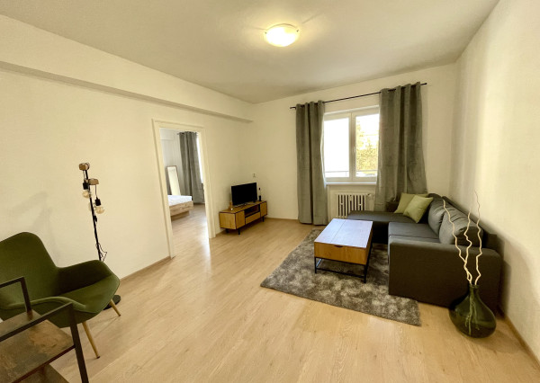 Prenájom veľký 2.izbový byt, tehla, 2x balkón, výhľad na hrad Nitra