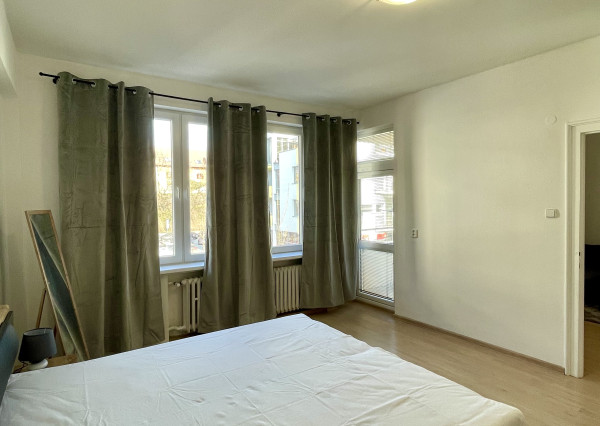 Prenájom veľký 2.izbový byt, tehla, 2x balkón, výhľad na hrad Nitra