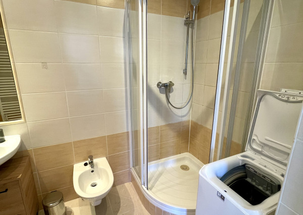 Prenájom veľký 2.izbový byt, tehla, 2x balkón, výhľad na hrad Nitra