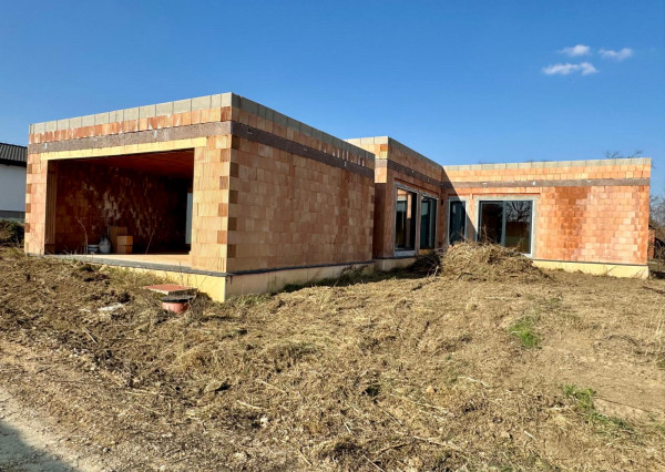 Predaj 5 izbový RD Šurianky, pozemok 5,7á, dvojgaráž EXKLUZÍVNE! NOVÁ CENA!