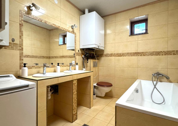 Predaj 3 izbový rodinný dom, 4,5á pozemok, Nitra