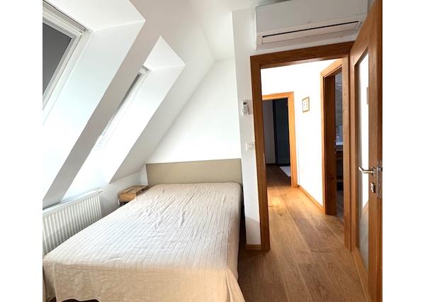 Prenájom 3 izbový mezonetový byt, zariadený, balkón, centrum, parkovanie vo dvore