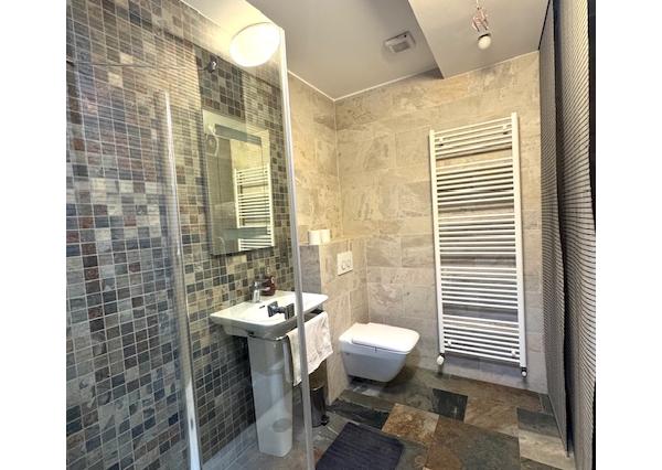 Prenájom 3 izbový mezonetový byt, zariadený, balkón, centrum, parkovanie vo dvore