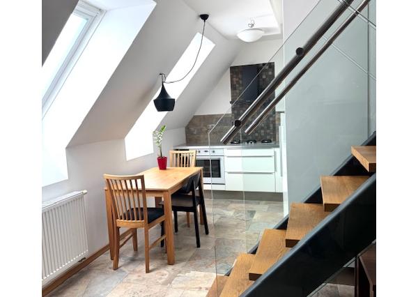 Prenájom 3 izbový mezonetový byt, zariadený, balkón, centrum, parkovanie vo dvore