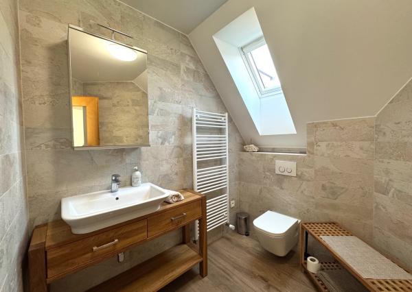 Prenájom 3 izbový mezonetový byt, zariadený, balkón, centrum, parkovanie vo dvore