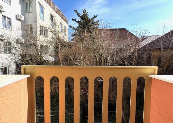 Prenájom 2,5 izbový byt, terasa, vyhradené parkovanie, centrum