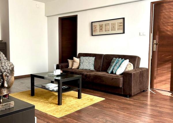 Prenájom 2,5 izbový byt, terasa, vyhradené parkovanie, centrum