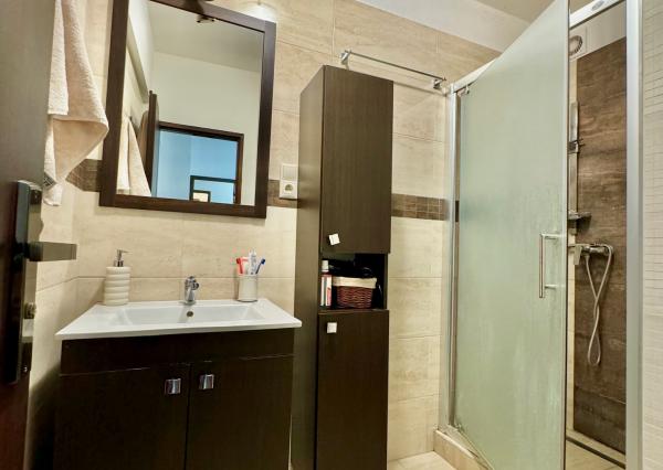 Prenájom 2,5 izbový byt, terasa, vyhradené parkovanie, centrum