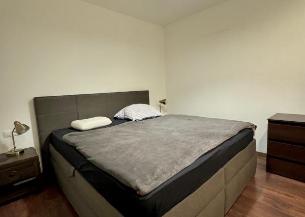 Prenájom 2,5 izbový byt, terasa, vyhradené parkovanie, centrum