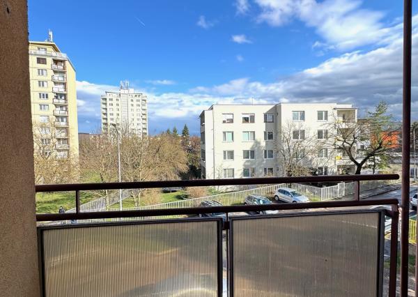 Prenájom krásny 2 izbový byt, bude kompletne zariadený, balkón