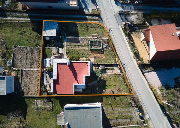 Predaj 3 izbový rodinný dom, 5,4á pozemok, Zobor, všetky IS