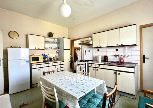 Predaj 3 izbový rodinný dom, 20á pozemok, Zbehy