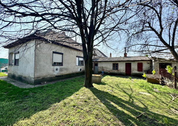 Predaj 3 izbový rodinný dom, 20á pozemok, Zbehy