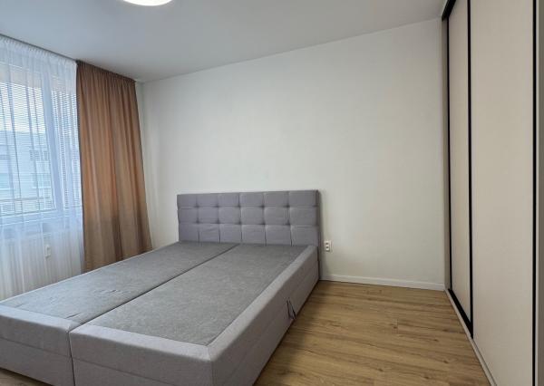 Prenájom krásny 2 izbový byt, bude kompletne zariadený, balkón