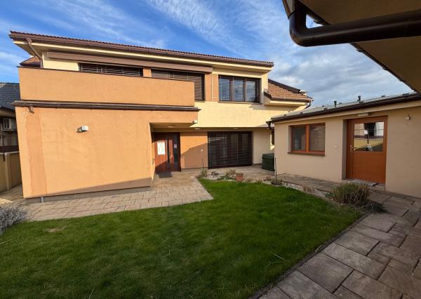 Prenájom kancelárske priestory, centrum mesta, 211 m2, parkovanie