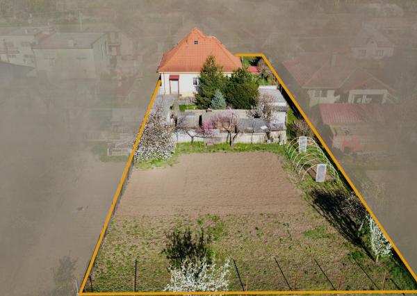 Predaj 3 izbový rodinný dom, garáž, 11,5á pozemok, pri Nitre EXKLUZÍVNE!