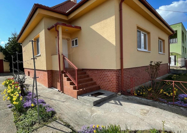 Predaj 3 izbový rodinný dom, garáž, 11,5á pozemok, pri Nitre EXKLUZÍVNE!