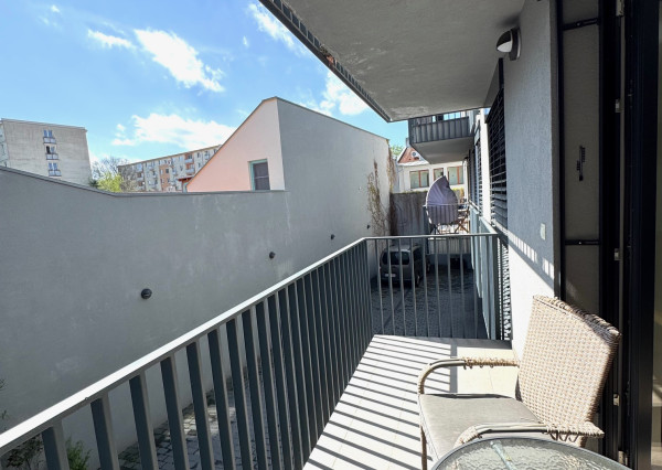 Prenájom 2 izbový byt, novostavba, parkovanie, pri parku