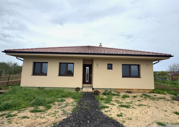 Predaj 4 izbová novostavba RD, 659m2 pozemok, pri Nitre