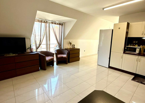 Prenájom 2 izbový byt 82 m2, Braneckého ul.
